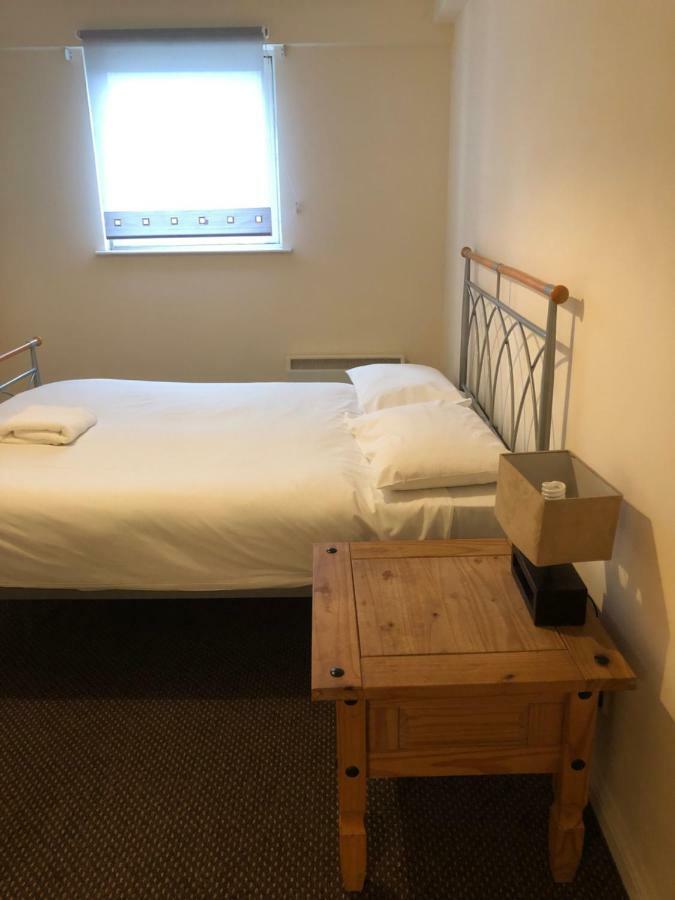 Wallace Hide Out Glasgow Extérieur photo